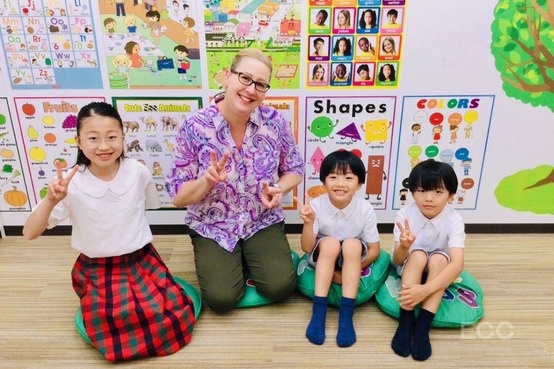 積極的に英語の学習を頑張るShokoちゃん（小学4年生）